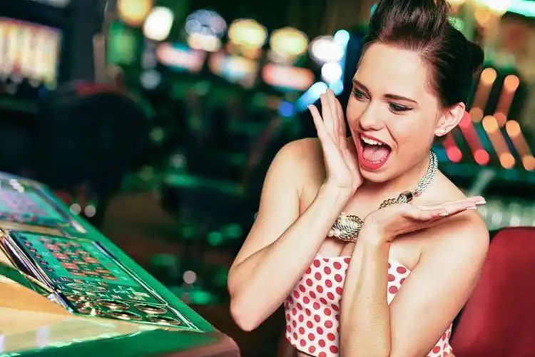 Live casino tables at 790pub including baccarat and roulette